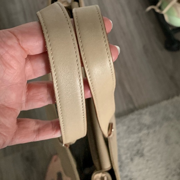 Salvatore Ferragamo Tan Tiered Nylon Grosgrain Shoulder Bag Authentic - Picture 3 of 13